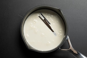 Preparazione Torta di savoiardi alle fragole - Fase 1