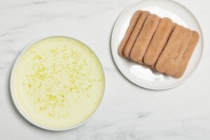 Preparazione Torta di savoiardi alle fragole - Fase 6