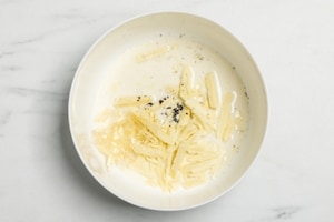 Preparazione Torta di savoiardi alle fragole - Fase 2