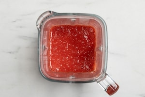 Preparazione Torta di savoiardi alle fragole - Fase 3