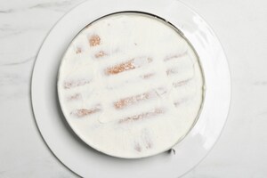 Preparazione Torta di savoiardi alle fragole - Fase 7