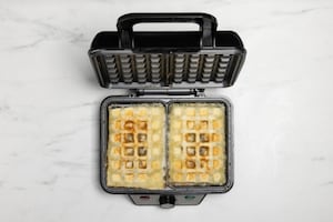 Preparazione Waffle di sfoglia ripieni di gorgonzola - Fase 3