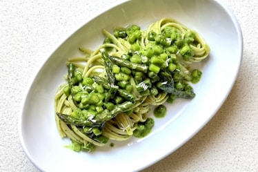 Pasta agli asparagi e burro all'aglio orsino