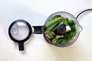 Preparazione Pasta agli asparagi e burro all'aglio orsino - Fase 1