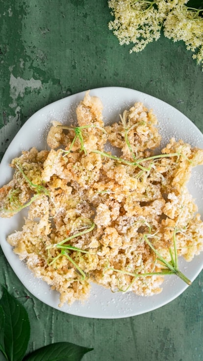 Avete mai provato i fiori di sambuco fritti? Delicati e deliziosi!