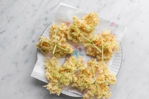 Preparazione Fiori di sambuco fritti - Fase 3