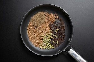 Preparazione Garam masala - Fase 1