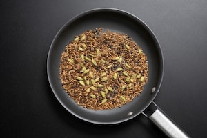 Preparazione Garam masala - Fase 1