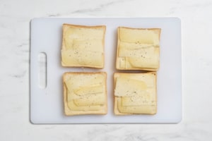 Preparazione Honey butter toast al formaggio - Fase 2