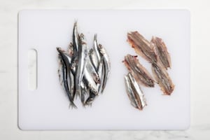 Preparazione Pasta con alici fresche - Fase 1