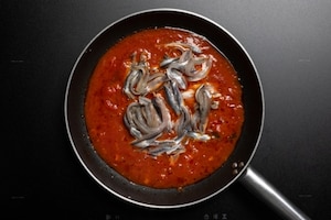 Preparazione Pasta con alici fresche - Fase 2