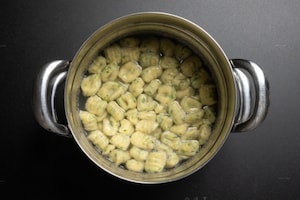 Preparazione Gnocchi di zucchine - Fase 4