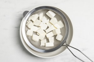Preparazione Margherita DOP con base pronta - Fase 1
