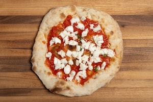 Preparazione Margherita DOP con base pronta - Fase 3