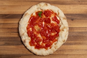 Preparazione Margherita DOP con base pronta - Fase 2
