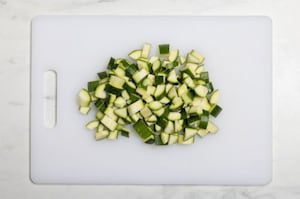 Preparazione Pesto di zucchine crude - Fase 1