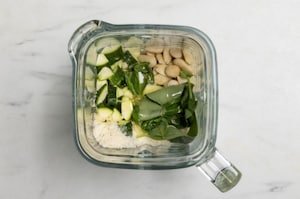 Preparazione Pesto di zucchine crude - Fase 1
