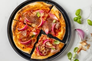 Preparazione Pizza con katsuobushi, bresaola di tonno e cipolle - Fase 5