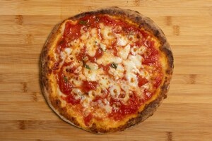Preparazione Pizza vegetariana zucchine e feta - Fase 9