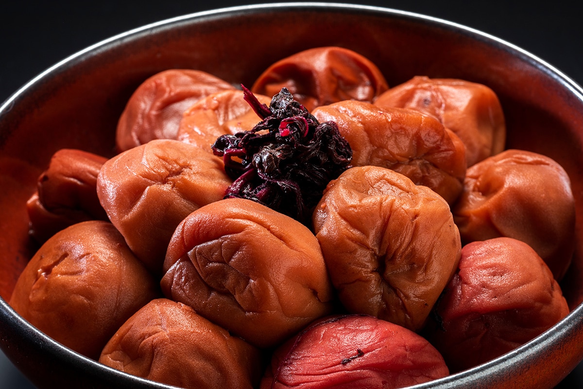 Che cos’è l'umeboshi, come si mangia, perché fa bene: 5 risposte per conoscerlo