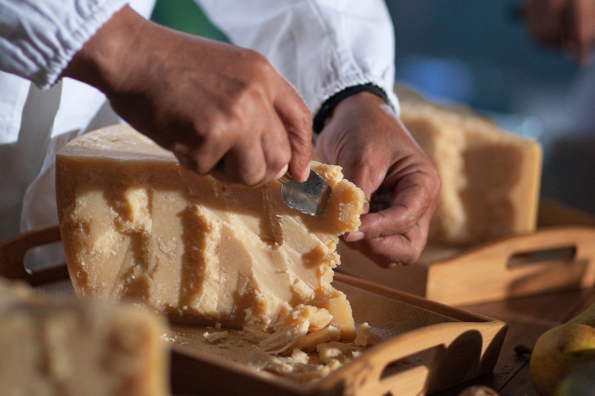 5 risposte chiare e definitive sul Parmigiano Reggiano: come si degusta