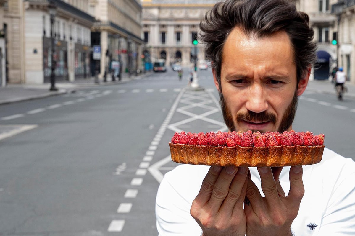 Chi è Cédric Grolet, il pasticcere star di Instagram che fa i dolci più desiderati di Parigi (e dei social)