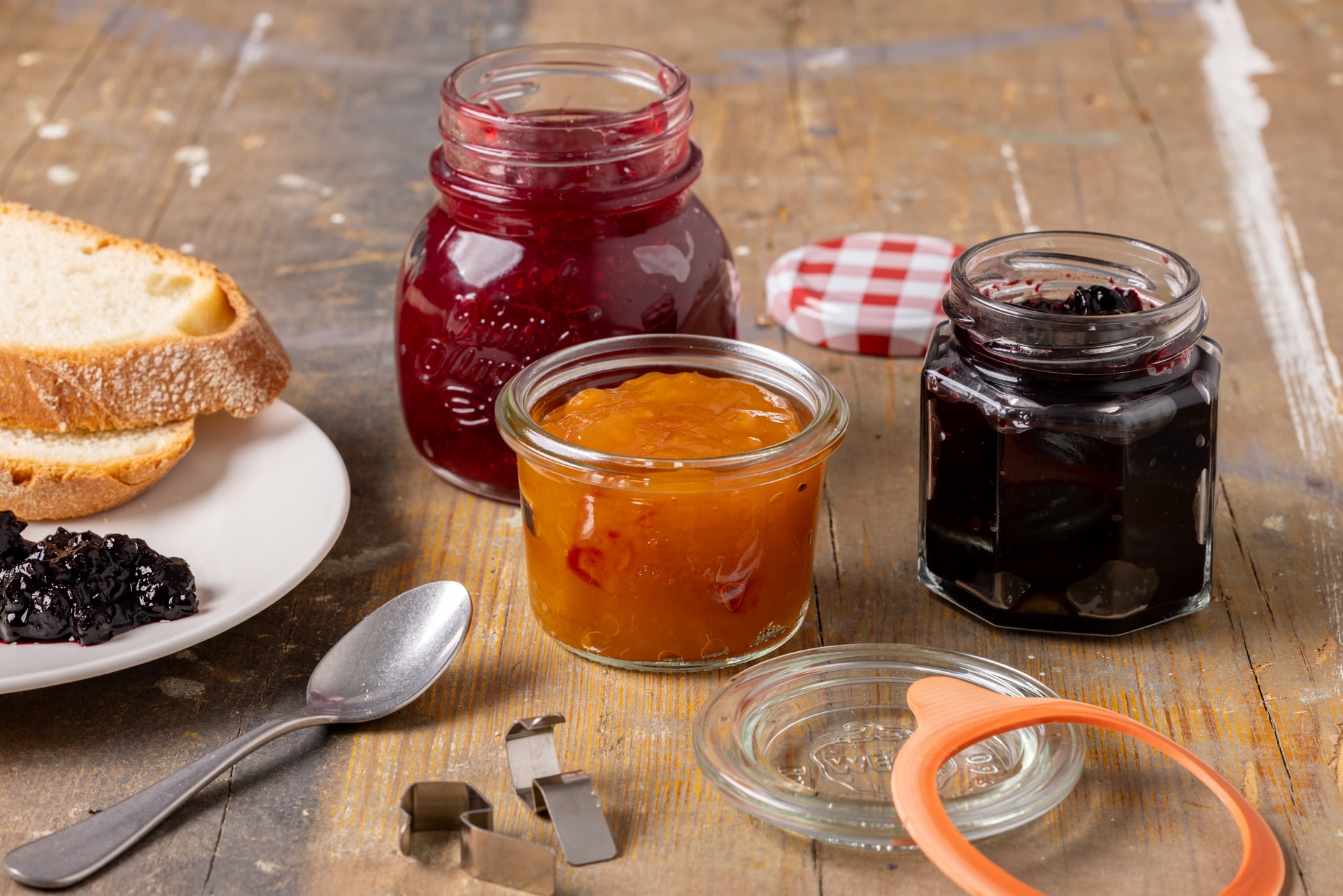 Guida alle confetture e marmellate fatte in casa: come prepararle in modo sicuro, genuino e goloso