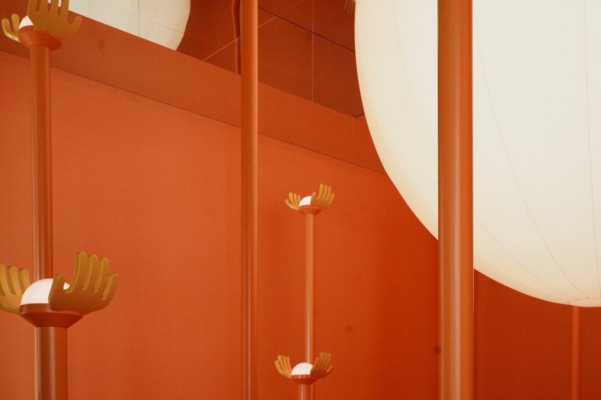 Chasing the Sun: Veuve Clicquot porta il sole di Yinka Ilori alla Milano Design Week