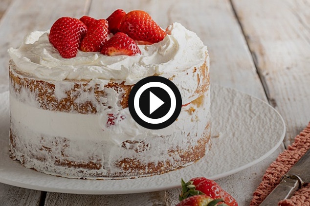 Guarda il video della Sponge cake con fragole fresche e panna