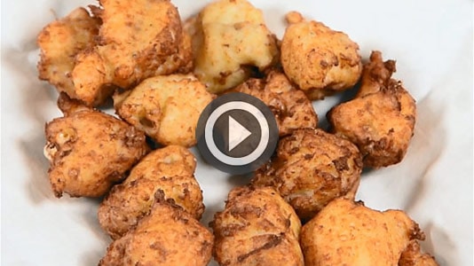 Guarda il video delle Frittelle di fontina, noci e salvia