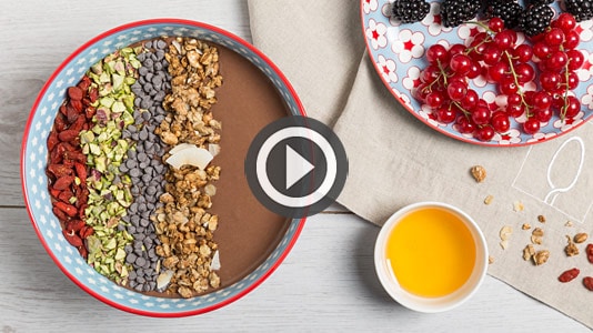 Guarda il video dello Smoothie bowl al cioccolato e banana