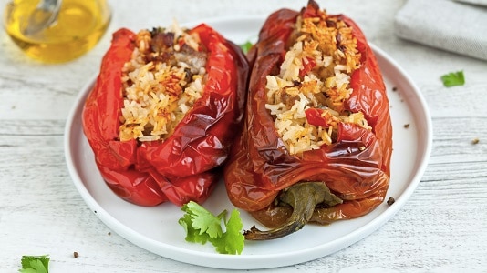 Guarda il video dei Peperoni ripieni di riso, salsiccia e verdure