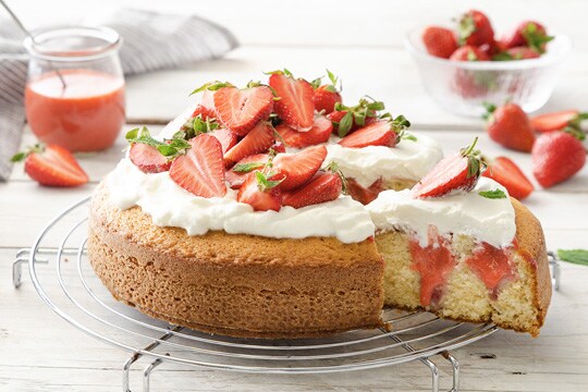 Guarda il video della Poke cake alle fragole