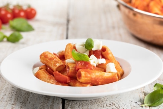 Guarda il video dei Rigatoni alla pizzaiola fatti in casa