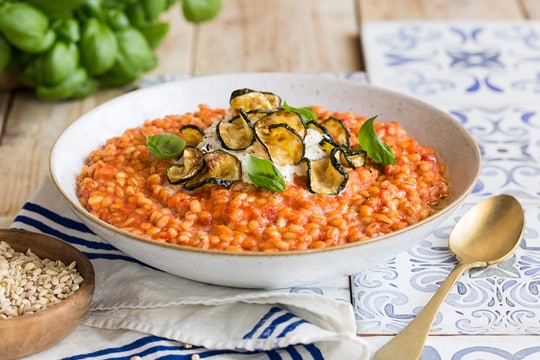 Guarda il video dell'Orzotto al pomodoro e burrata