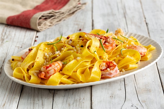 Guarda il video delle Pappardelle ai gamberi e lime