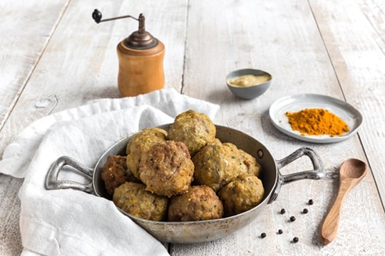 Guarda il video delle Polpette in crosta di curcuma ripiene di formaggio