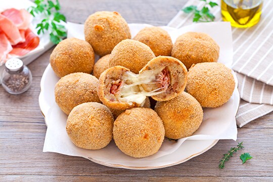 Guarda il video delle Polpette di pane con mozzarella e pancetta