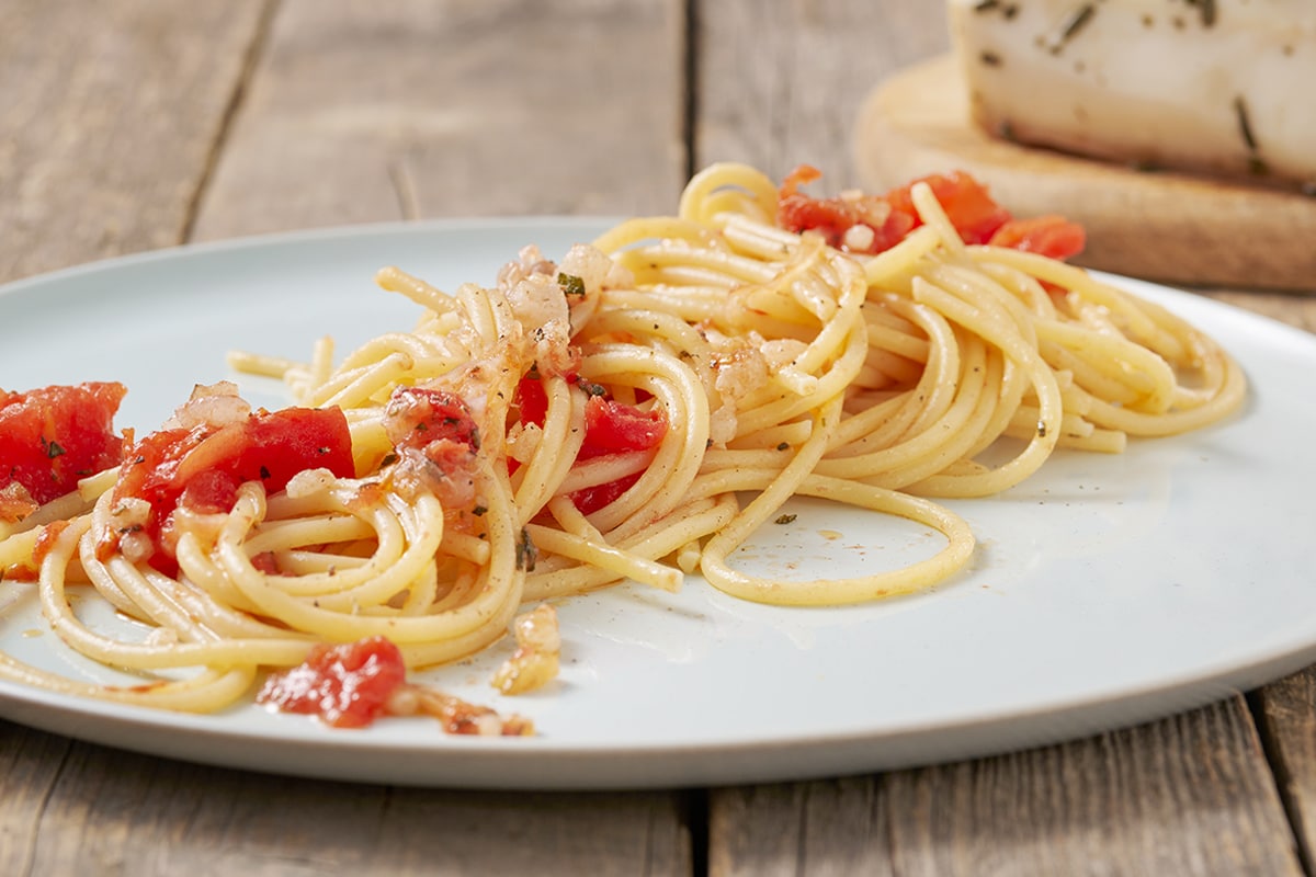 Bucatini con il lardo ricetta