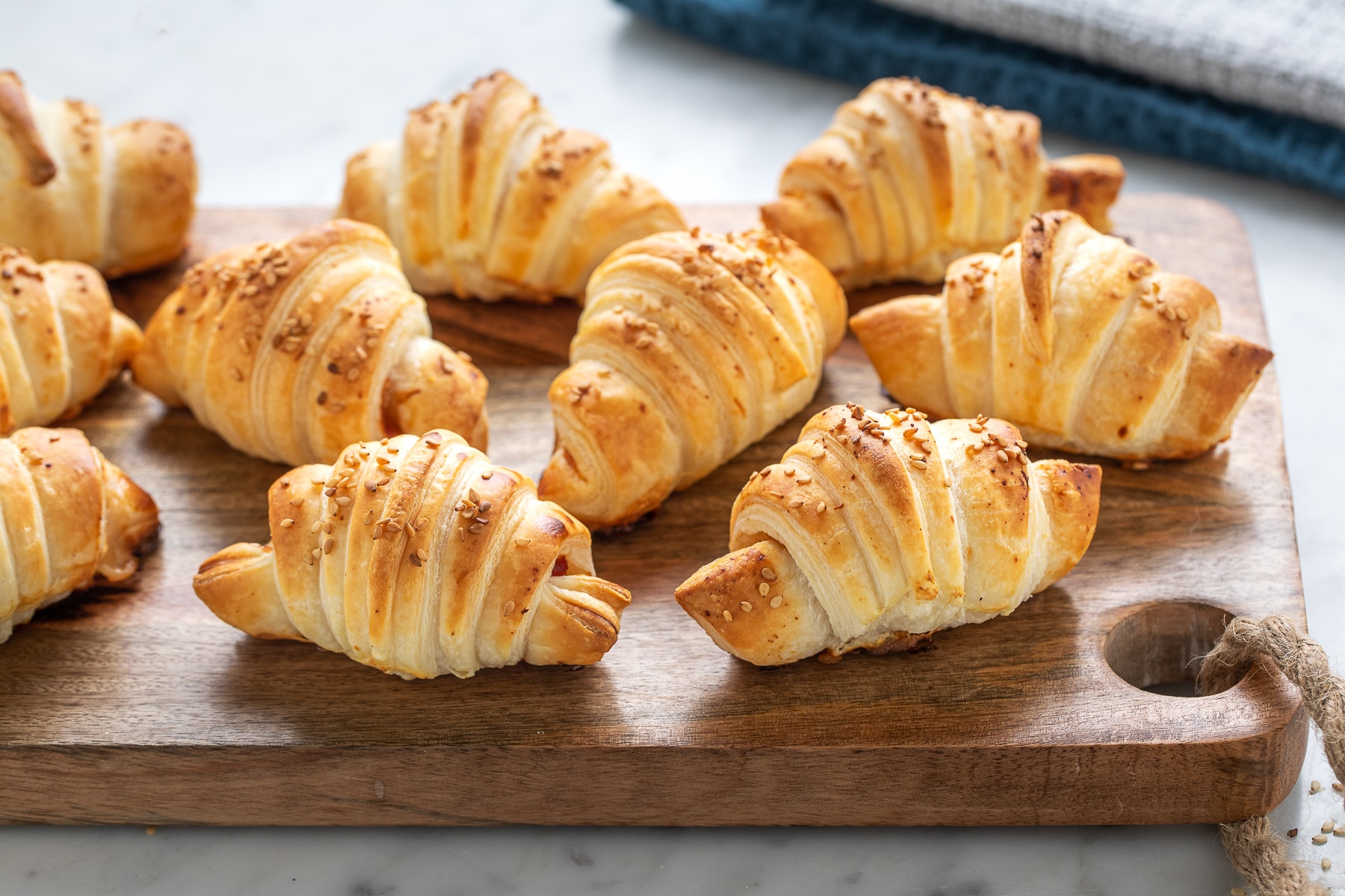 Mini croissant al bacon e grana ricetta