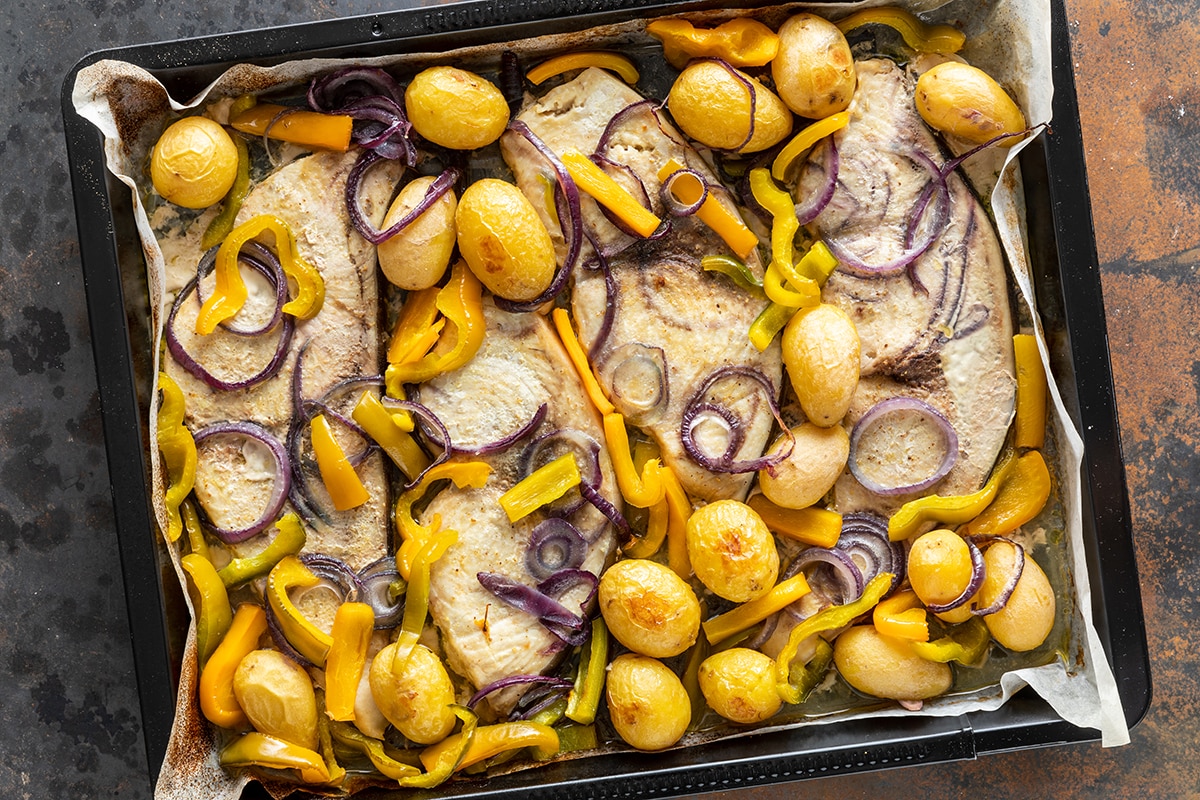 Pesce spada al forno con verdure ricetta