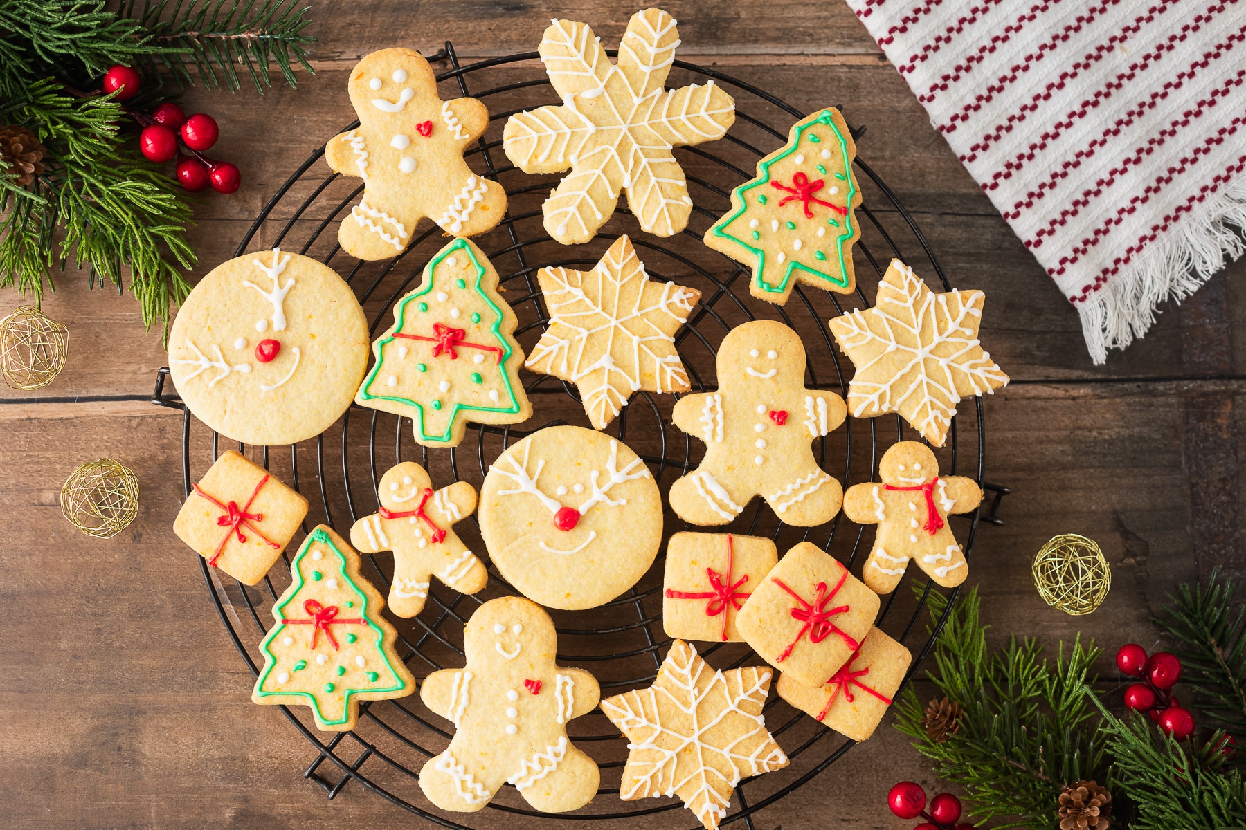 Biscotti di Natale decorati ricetta