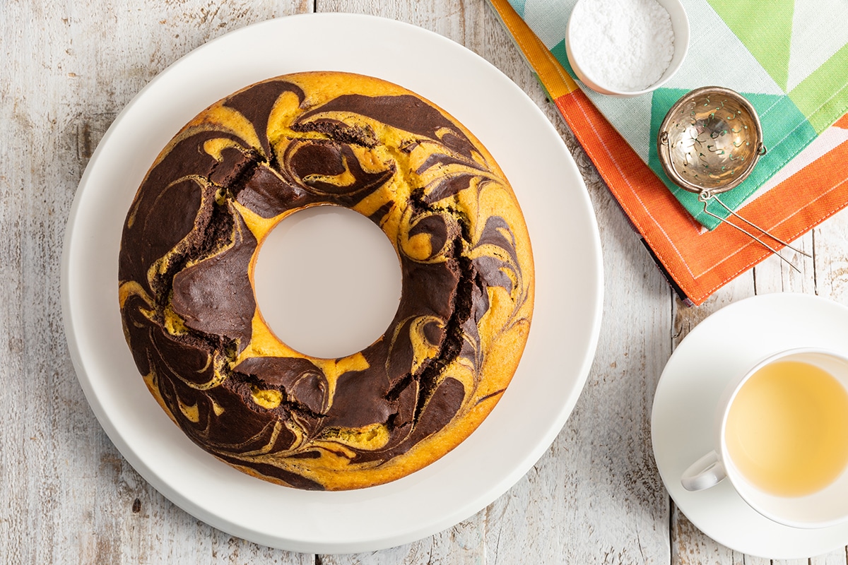 Ciambella bicolore alla zucca e cioccolato  ricetta