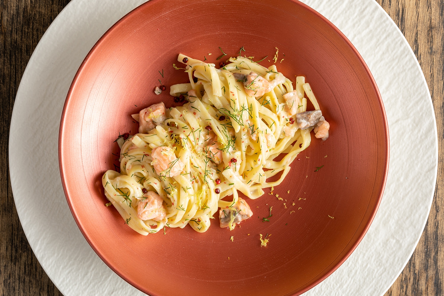 Tagliatelle senza glutine alla trota salmonata e pepe rosa ricetta