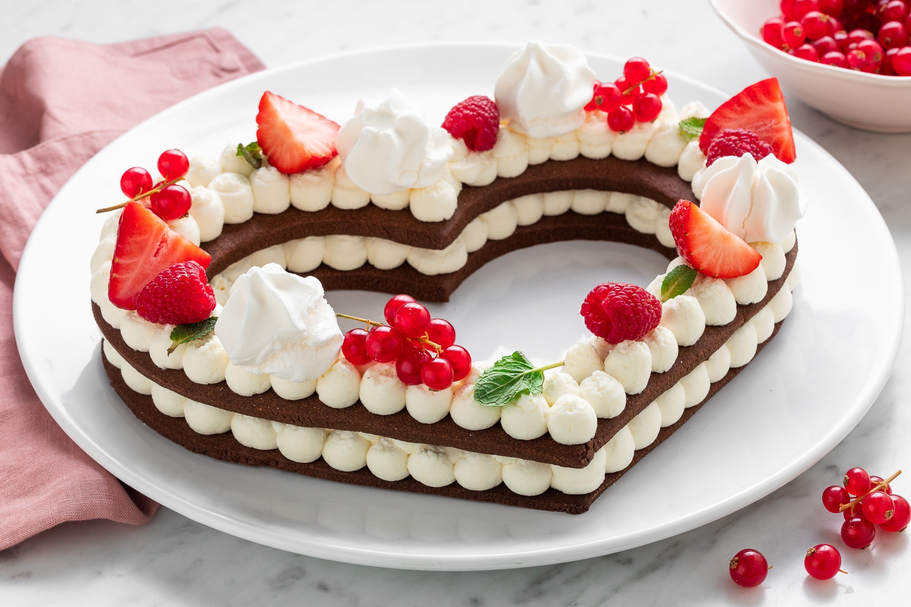 Torta A Cuore Di San Valentino Con Decorazioni Di Cioccolato E Zucchero E  Testo Di Saluto, Vista Dallalto Al Cioccolato, Torta Di Cuore, Vista Dall  Alto Della Torta Immagine PNG e clipart