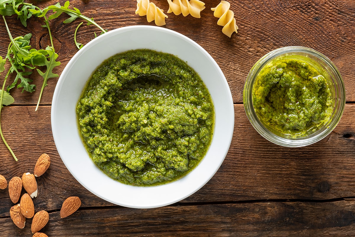 Pesto di mandorle e rucola ricetta