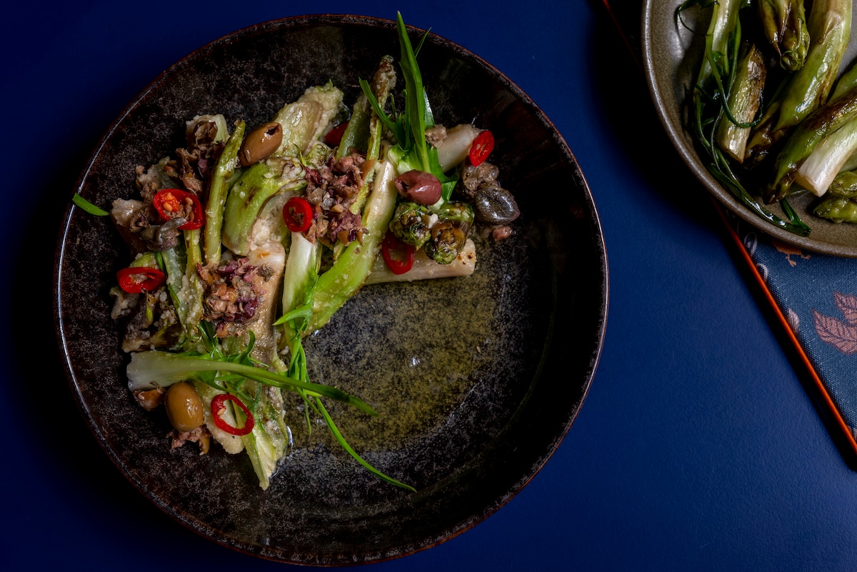 Puntarelle piccanti con olive, capperi e salsa al parmigiano ricetta