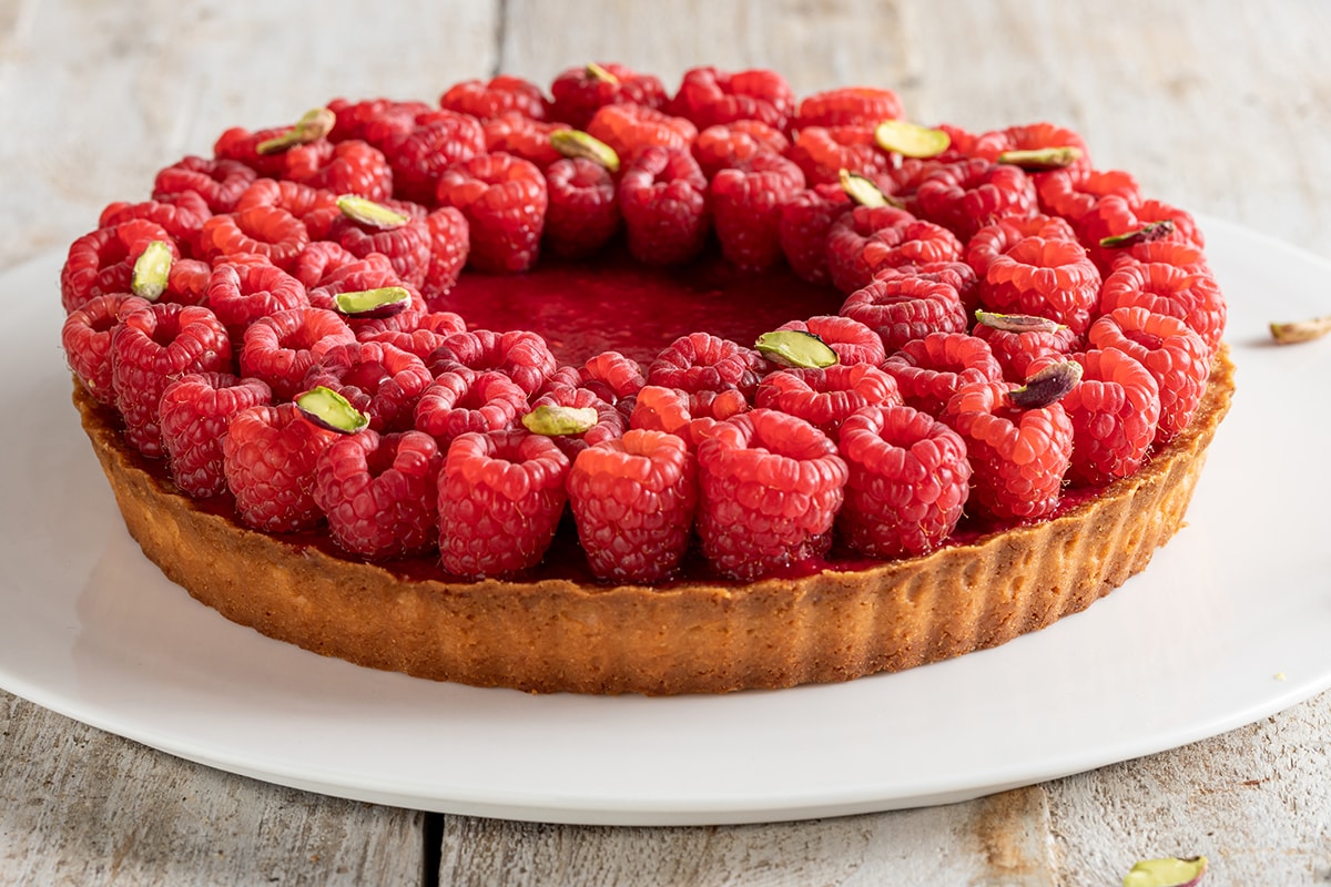 Crostata frangipane al pistacchio e lamponi ricetta