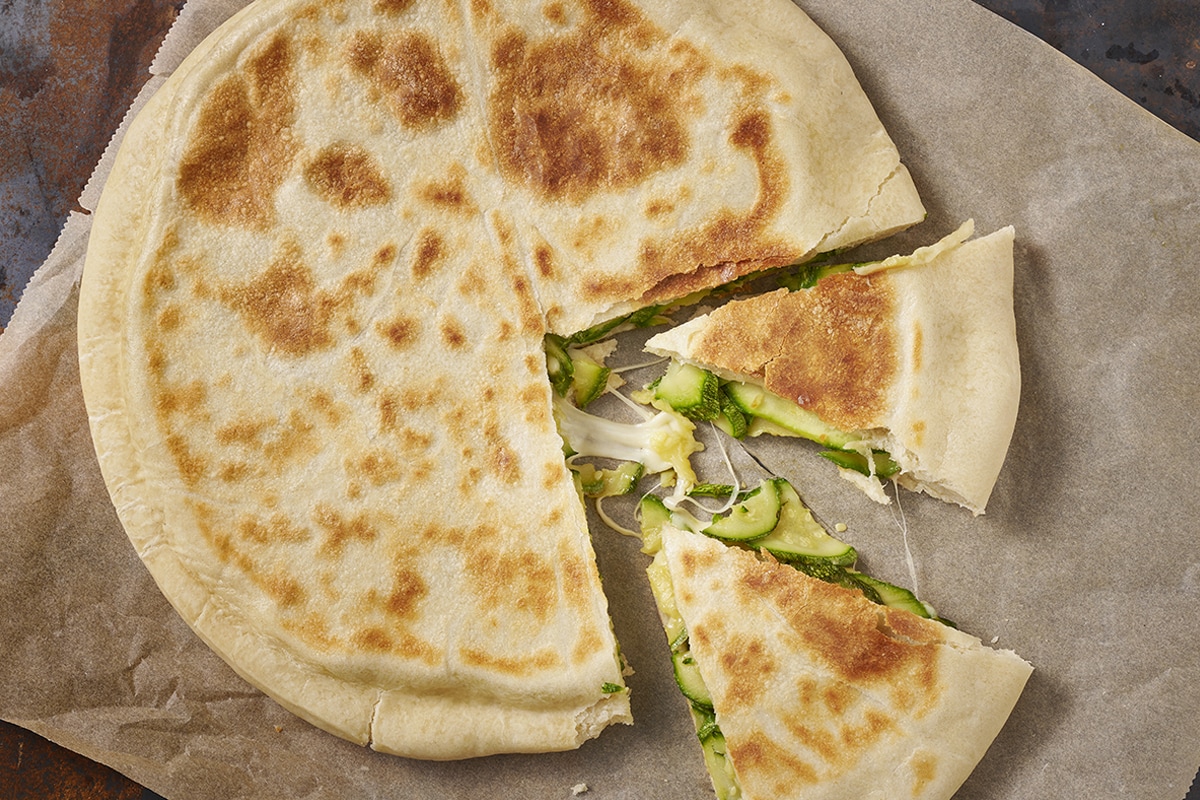 Focaccia in padella con le zucchine ricetta