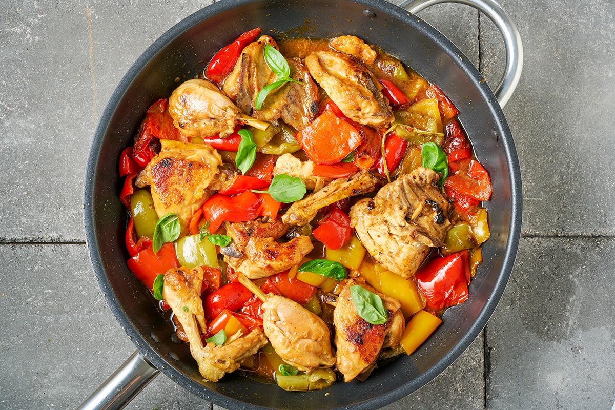Pollo e peperoni in padella ricetta